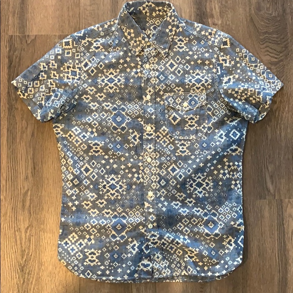 Patterned chambray short sleeve shirt